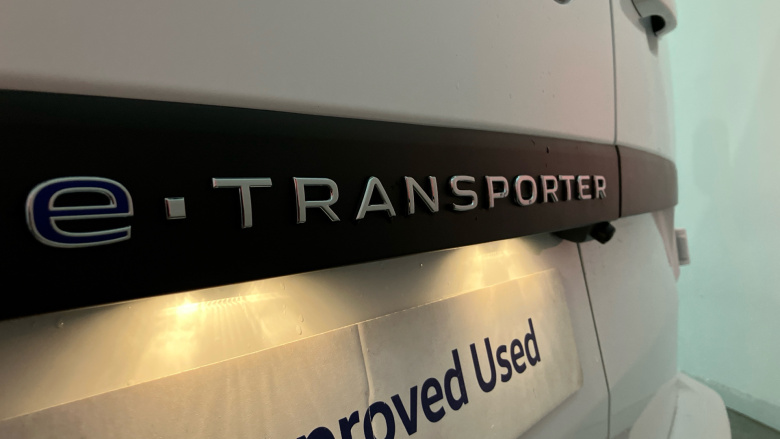 Volkswagen Transporter T32 Swb Electric 160kW 65kWh Commerce Pro Van Auto